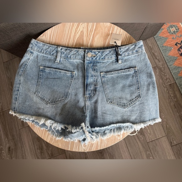 Forever 21|Denim Frayed Hem Jean Shorts in light wash,no pockets on back•••NWT - Picture 2 of 12